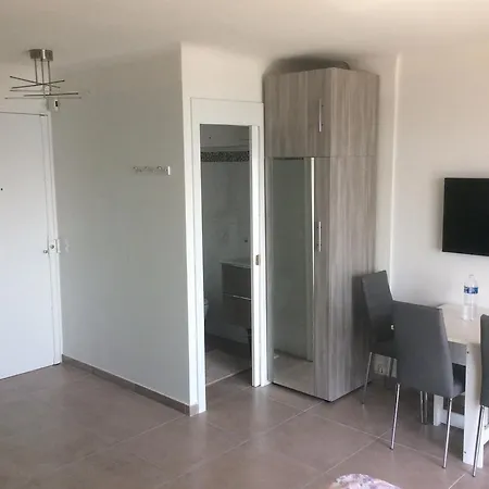 Apartment Studio On The Croisette With Sea View